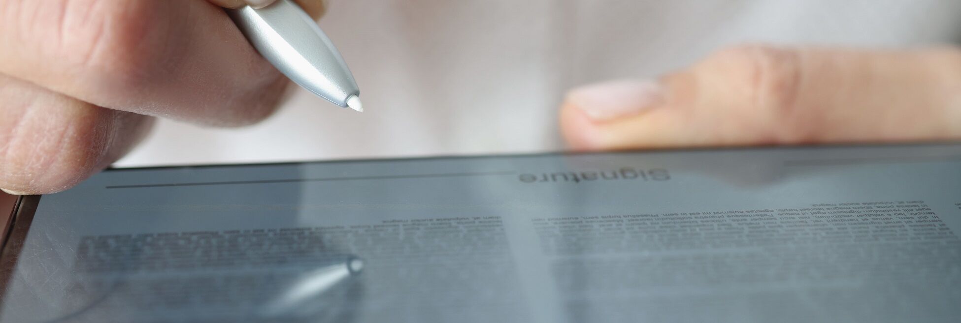 What is the difference between Digital signatures & Aadhaar based e-Sign?